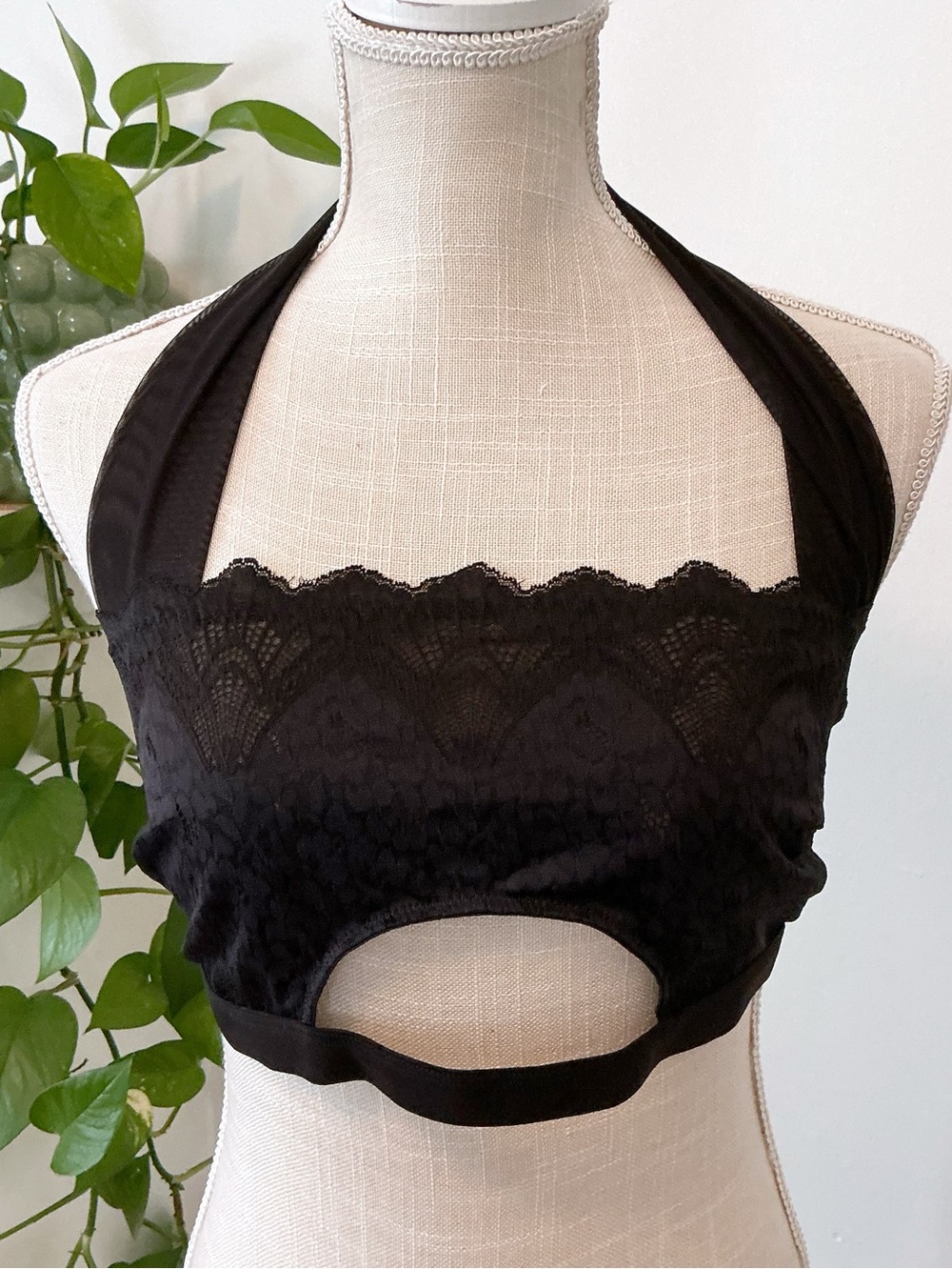 Bootaybag | Black Halter Cut Out Peek-a-Boo Lace Bra XL NWT